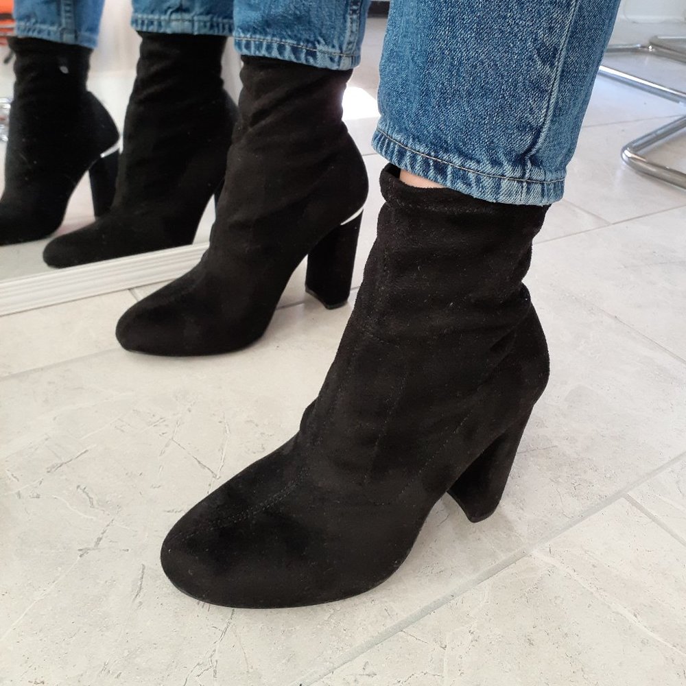 ALDO NWOT sock boot heel